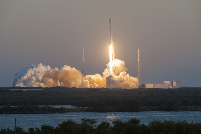 Space X（スペースX）のロケット「ファルコン9」